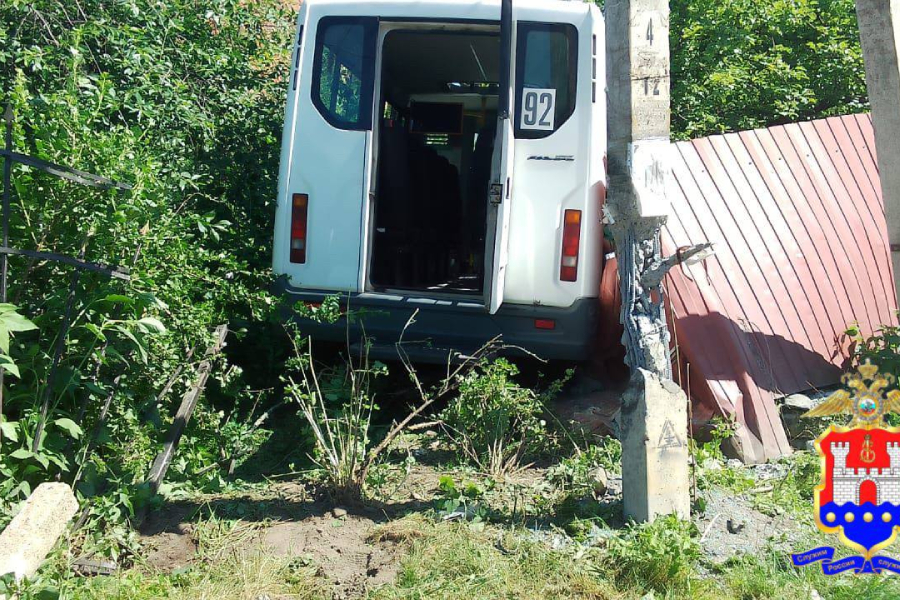 В Калининграде маршрутка столкнулась с автомобилем, пострадали пассажиры (дополнено)