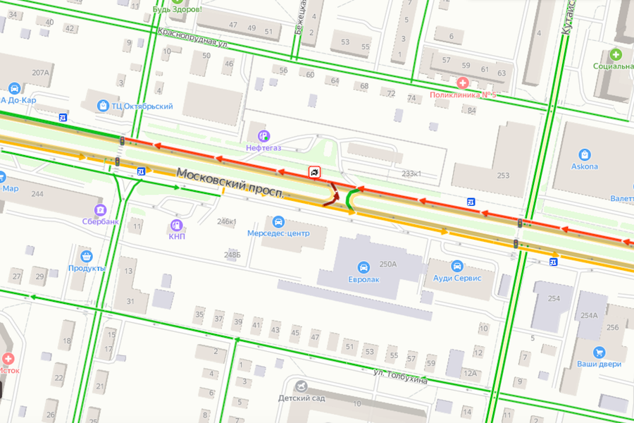 На Московском проспекте столкнулись три авто, собирается пробка (фото)