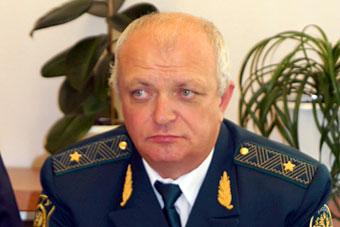 Начальник погранслужбы показал сенатору Власенко нелегальную заправку