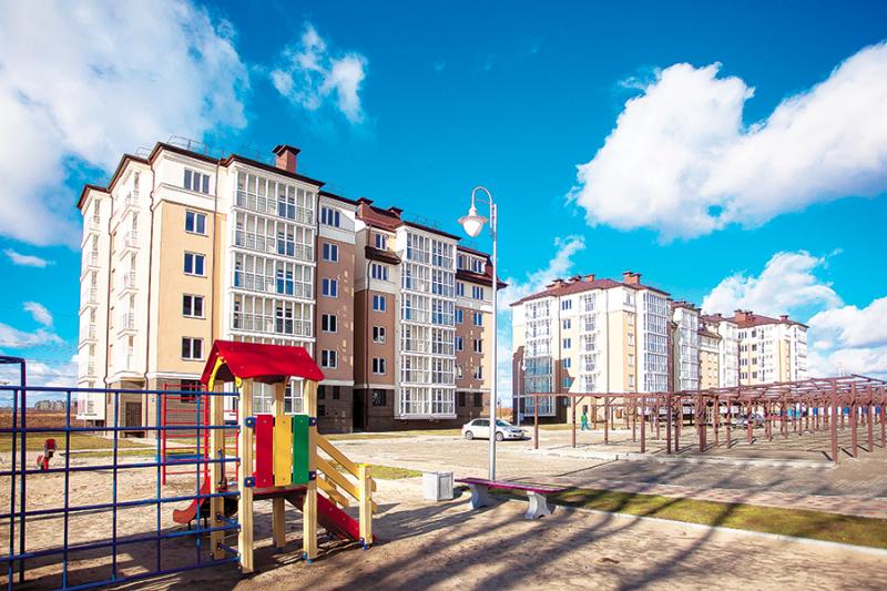 В жилом комплексе «Город мастеров» люди празднуют новоселье