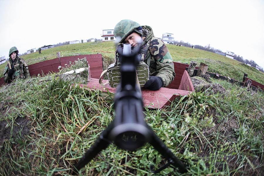 «Огонь!»: боевая подготовка морпехов в Хмелёвке (фото)