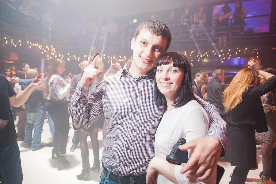 «Танцуют все!»: фоторепортаж с выступления проекта Astero в «Универсале»