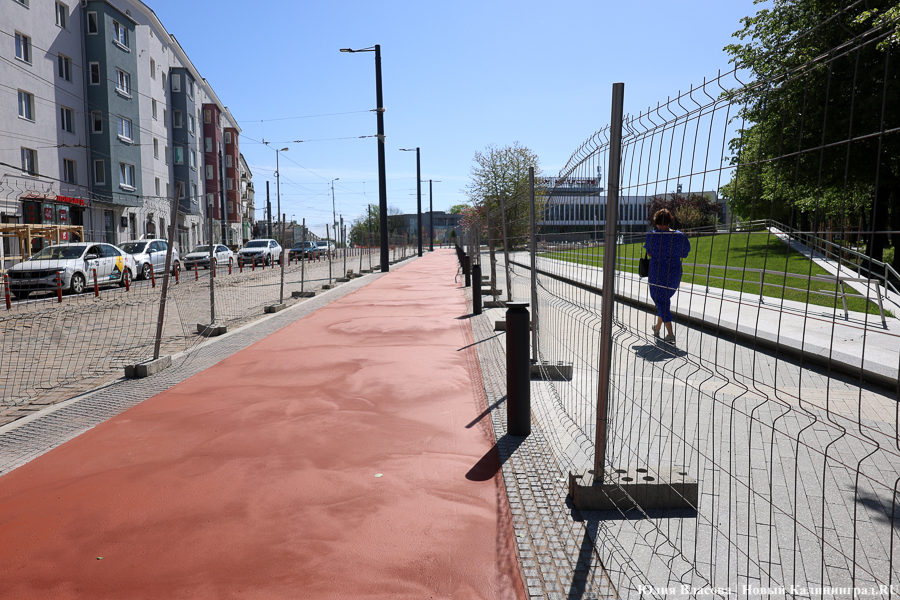 На площади у Дома искусств завершается благоустройство. Вот как она выглядит (фото)