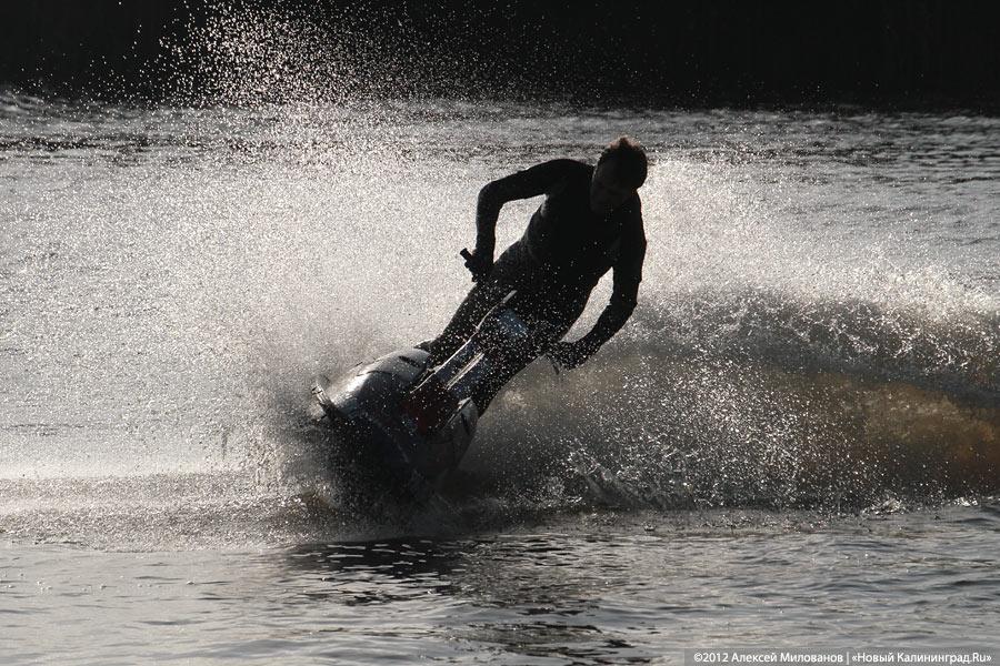 «Конец в воду»: фоторепортаж с закрытия аквабайк-сезона на Преголе