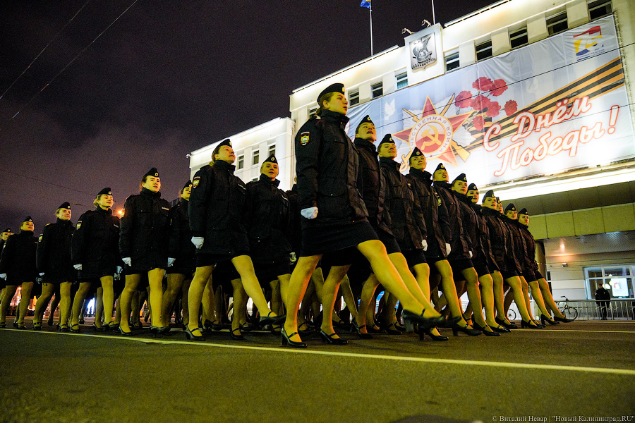 Вечерний марш: в Калининграде прошла репетиция парада Победы (фото)