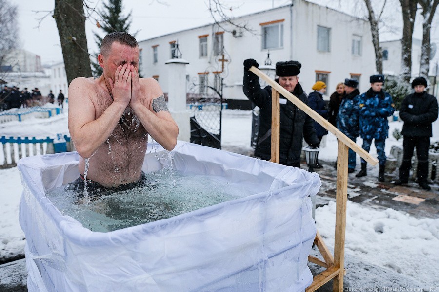 Купания строгого режима: что на Крещение происходило в калининградской колонии