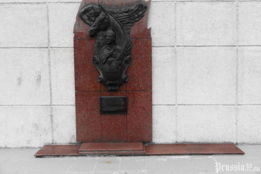 В Калининграде намерены перенести мемориальный знак с изображением Гумилёва