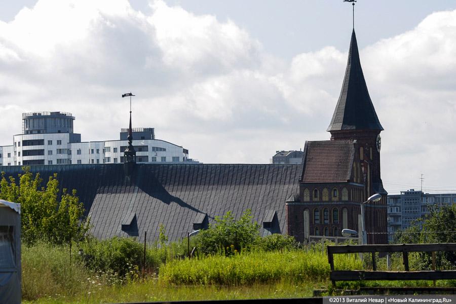 Позабыто, позаброшено: что скрывается за забором «Сердца города» у Дома Советов
