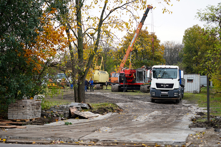 «Право имеем»: рядом с немецким домом на ул. Галицкого начали устанавливать забор