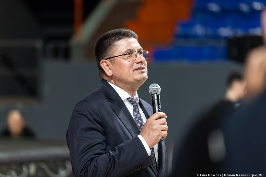 «Локосемья»: в Калининград из Ярославля привезли хоккейный Кубок Гагарина (фото)