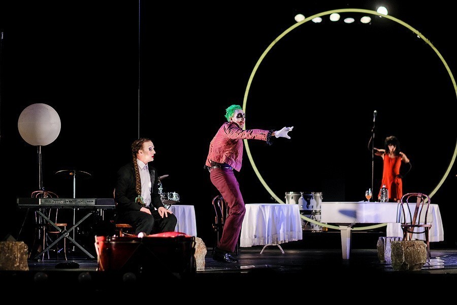 Живых больше нет: «Балтийские сезоны» завершились антивоенным спектаклем (фото)