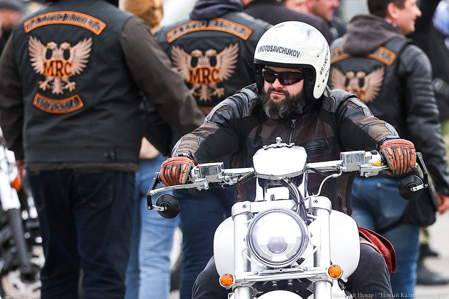 Дреды, шлемы и усы: в Калининграде официально стартовал мотосезон (фото)