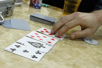 Астахов пригрозил директорам интернатов увольнением за игральные карты