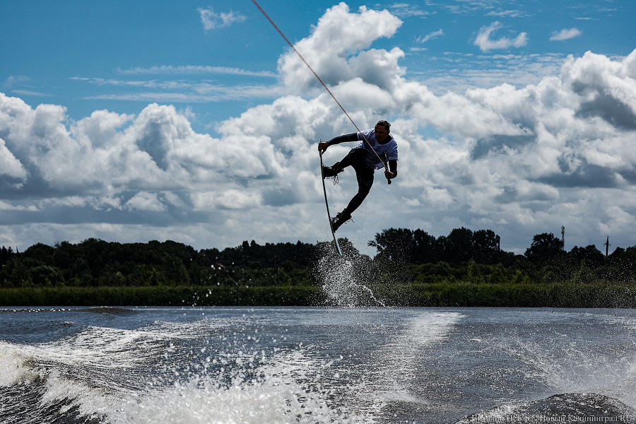 Фронтролл на Преголе: в Калининграде проходит первенство России по вейкбордингу (фото)