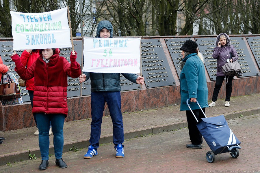«Жертвы стадиона»: жители Ушаково протестуют против песчаных карьеров (фото)