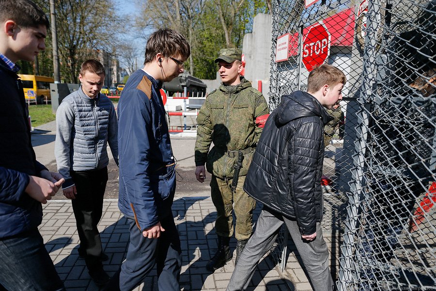 Поиграть в «танчики»: как призывникам Калининграда военную часть показывали