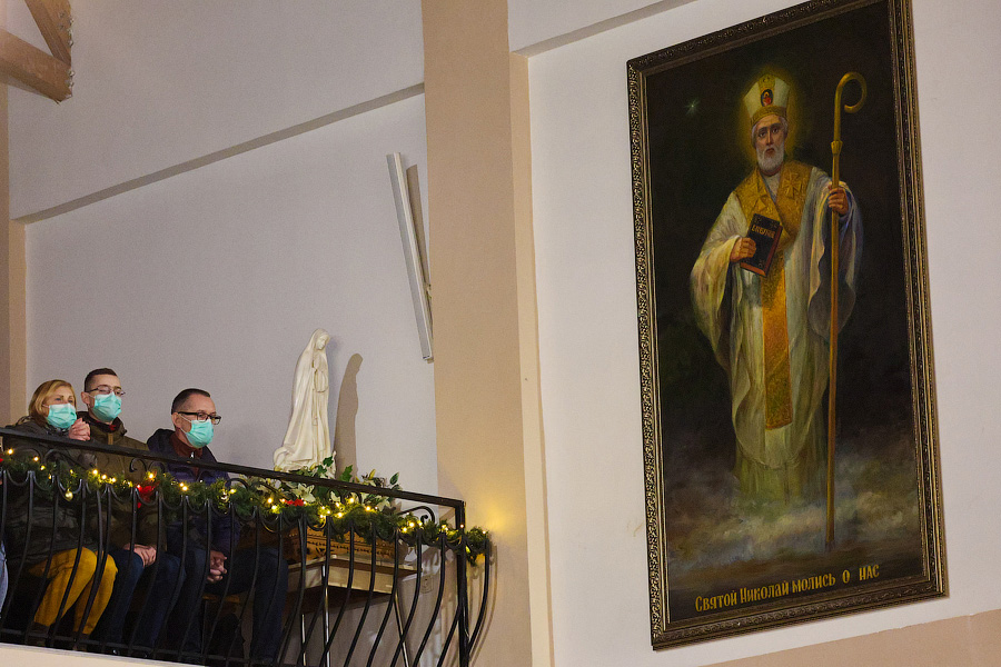 «Тихий крошечный Христос»: калининградские католики встретили Рождество (фото)