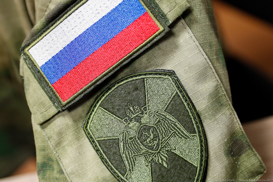 Калининградец с мачете в пять утра пытался вырубить дверь квартиры бывшей жены