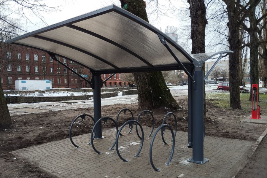 В Калининграде смонтировали крытые велопарковки «в рамках туркода» (фото)
