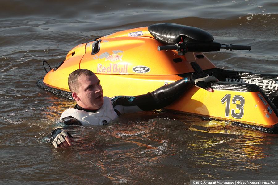 «Конец в воду»: фоторепортаж с закрытия аквабайк-сезона на Преголе