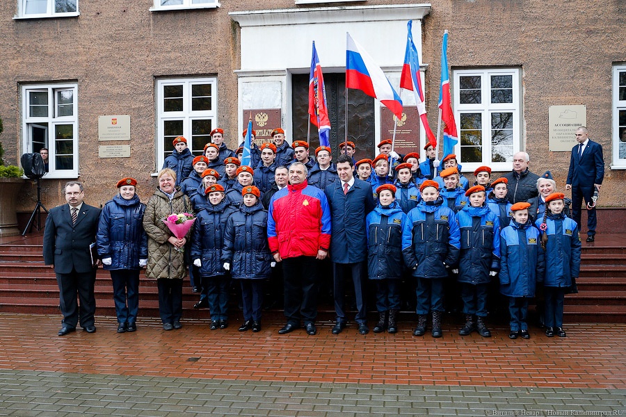 Мотоциклы и медали: как в МЧС региона подарки из рук министра получали
