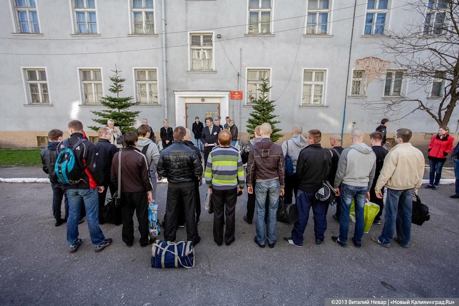 «В сапогах и армейской шинели»: 17 парней пополнили ряды призывников (+фото)