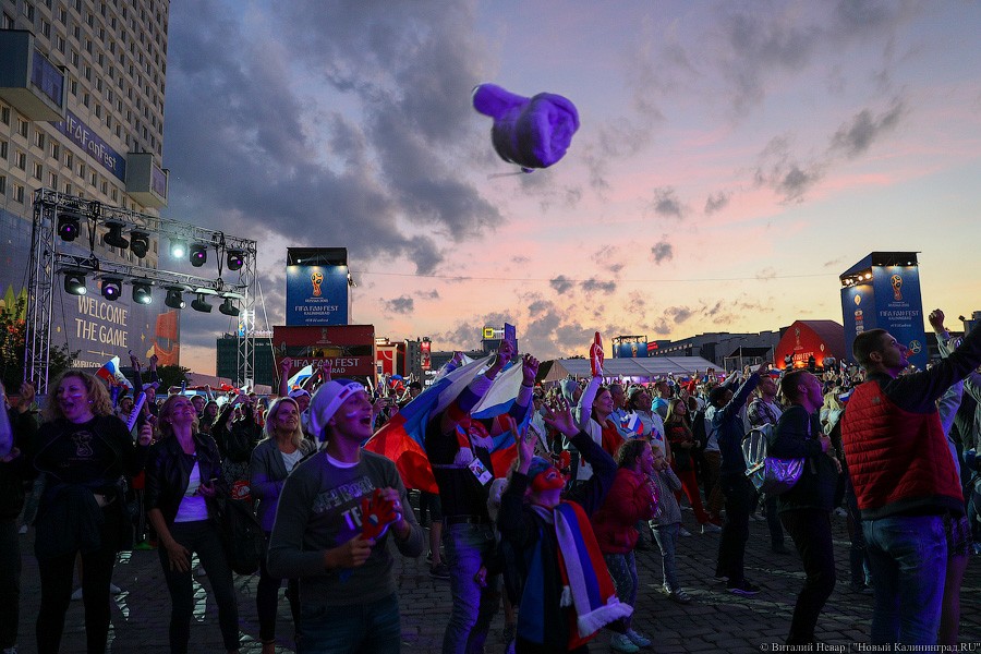 Россия в шаге от плей-офф ЧМ: как вы болели за сборную в фан-зоне у Дома Советов