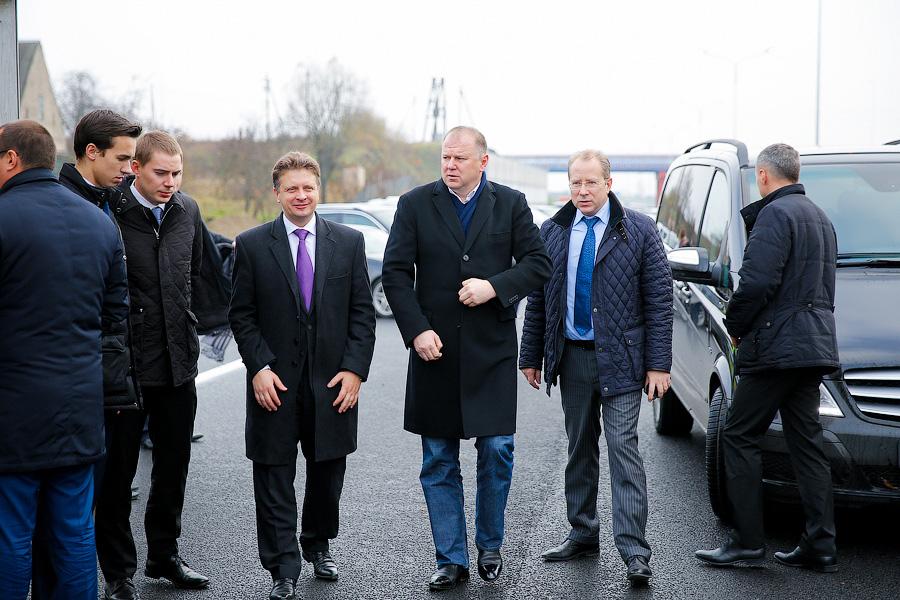 Посадить дерево и открыть трассу: как губернатор добрые дела делал