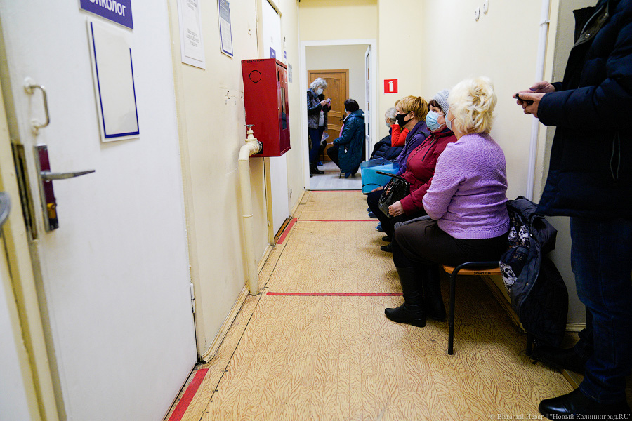 Крутые лестницы и рентген на улице: как живет выселенная с ул. Расковой поликлиника