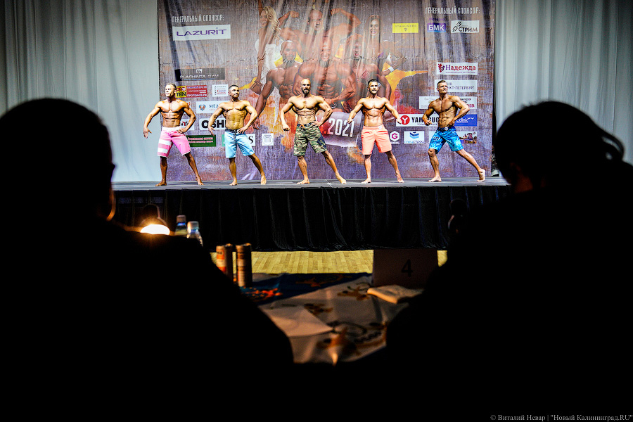 Мышцы в стразах: в Калининграде прошёл кубок региона по бодибилдингу (фото)