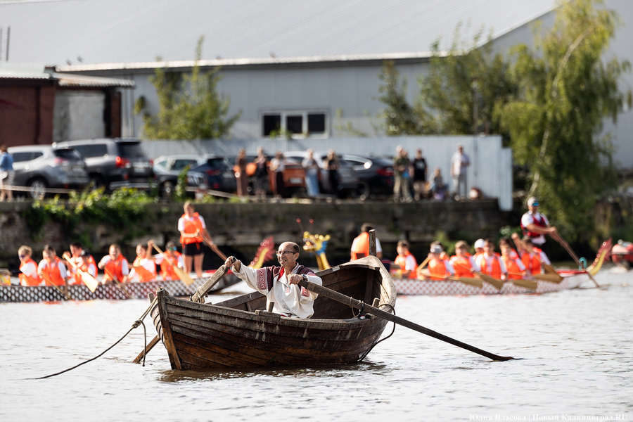 «Миля витязя», вальс байдарок и летающий моряк: как прошла «Водная ассамблея» (фото)