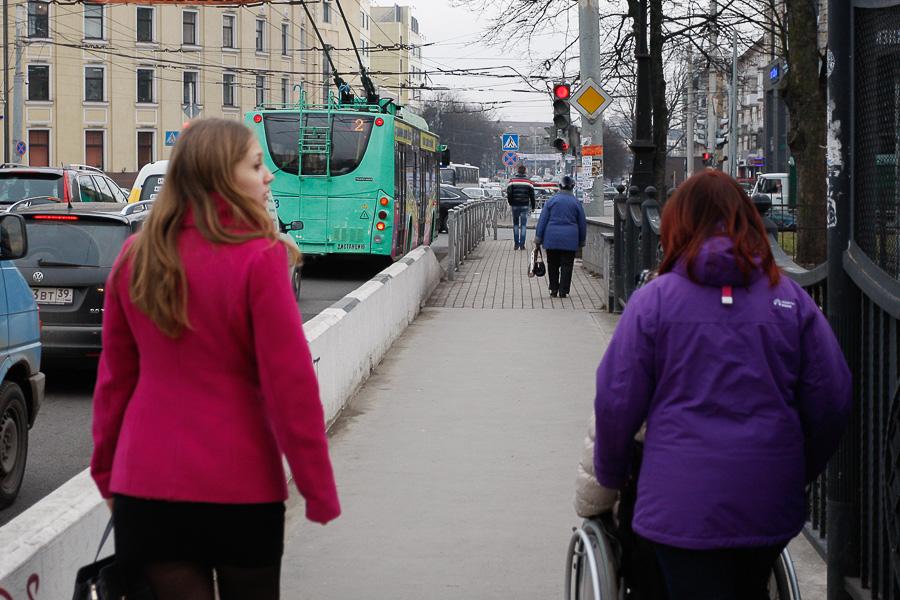 «Так и живем!»: как повернуть водителей троллейбусов Калининграда лицом к инвалидам