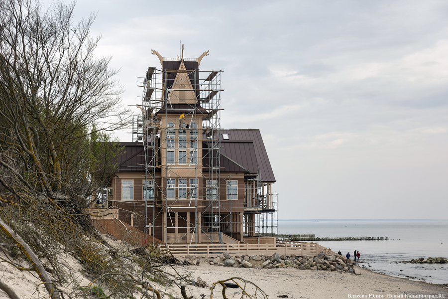 Монополия на пляж: как выглядит скандальное кафе в Зеленоградске, которое власти называют «НТО» (фото)