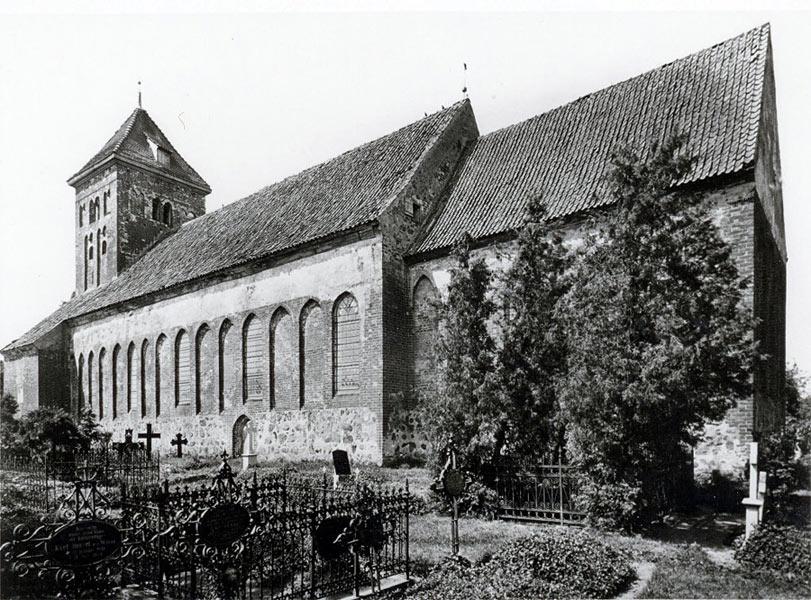 «Фрески и аисты»: вокруг кирхи в посёлке Кумачево идёт судебная тяжба