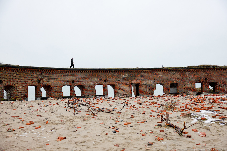 Тетраподы на куски: последствия шторма в Балтийске (фото)