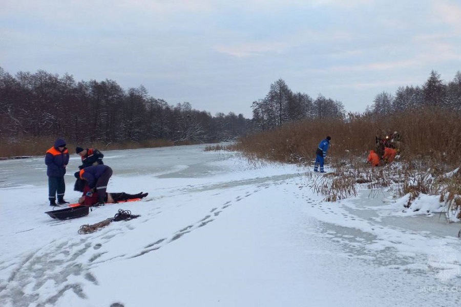 Под Гвардейском два рыбака провалились под лед, один из них погиб