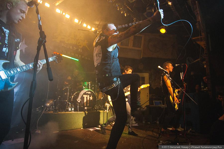 Без инсектицидов: в клубе «Кури Бамбук» дала концерт группа «Тараканы!»