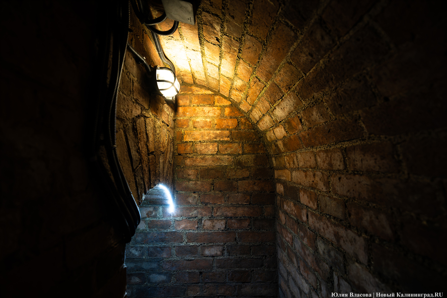 «За крепостной стеной»: Музей янтаря открыл экспозицию в пороховом погребе (фото)