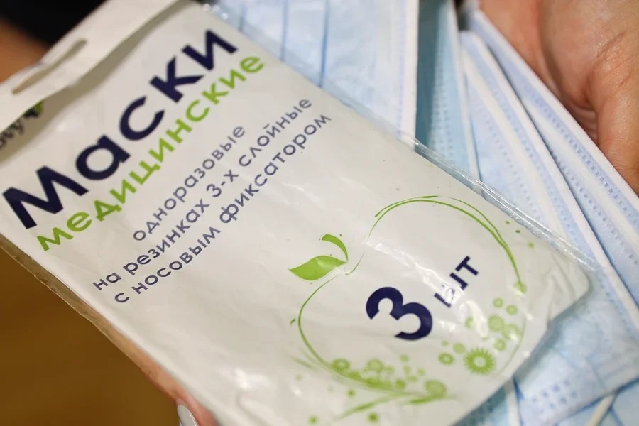 Многодетным семьям хотят помогать бесплатными медмасками, едой и планшетами