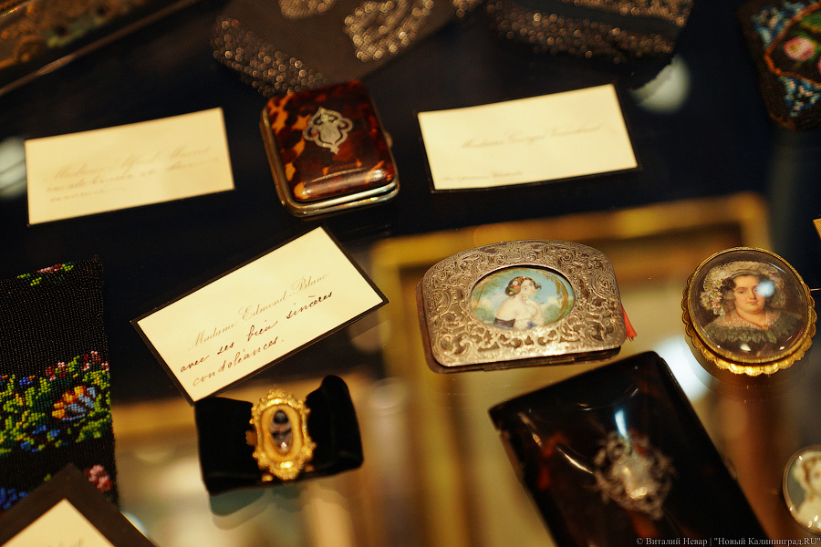 Тонкие материи и тюремная соломка: в Музее искусств открывается выставка Александра Васильева