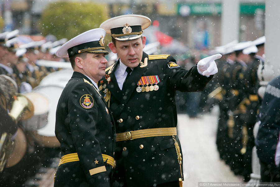«Гвоздики», «Град» и снег: в Калининграде прошел Парад Победы