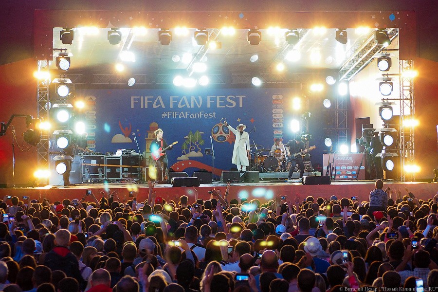 «Не приостановленный»: «Мумий Тролль» на закрытии фестиваля болельщиков ФИФА