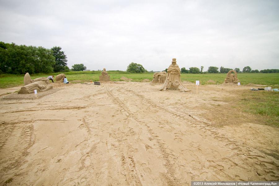 Песочная Гофманиана: под Гурьевском проходит второй фестиваль песчаных скульптур
