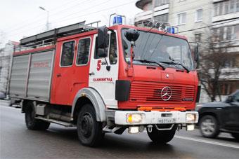 Из горящего дома в Калининграде пожарные эвакуировали 4-х молодых людей