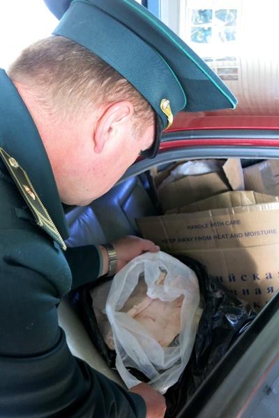 Россельхознадзор не пустил в область 14 россиян с тонной мяса из Польши и Литвы