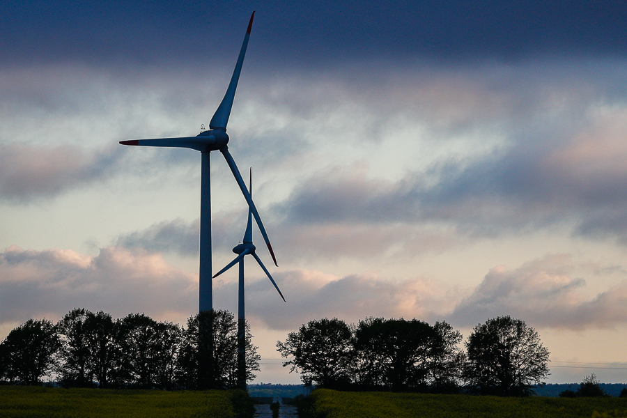 В Куликово пожарные тушили ветряк, загоревшийся на высоте более 70 метров