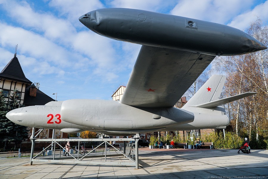 Самолет на ржавом заборе: как в Чкаловске благоустроили Аллею героев авиации