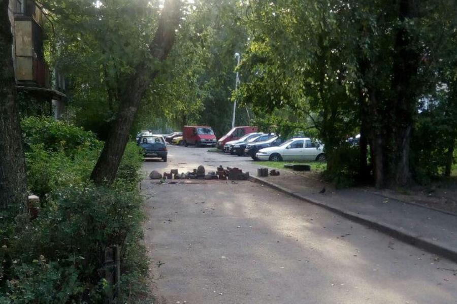 Горвласти обещают успокоить жителей ул. Мукомольной, на которой резко вырос поток авто