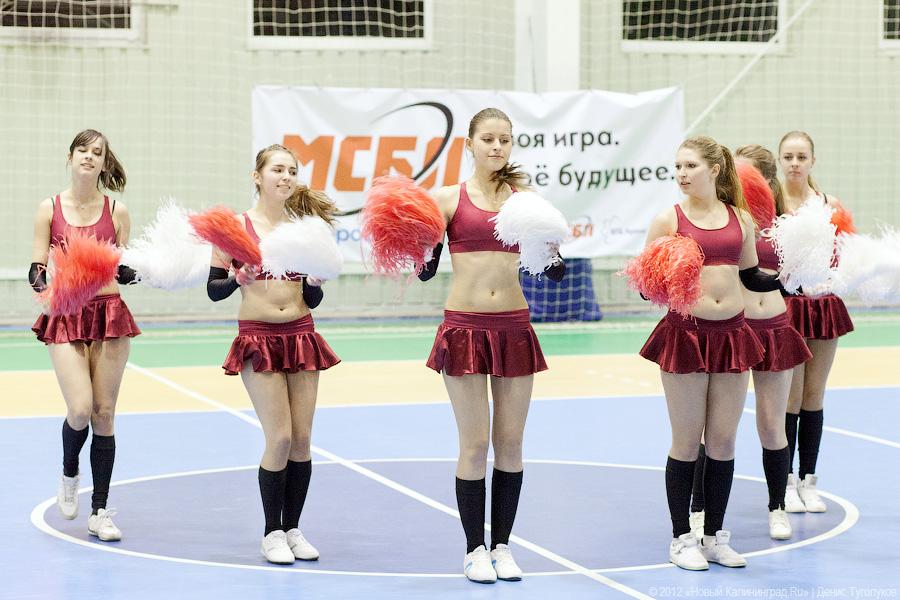 «В одну корзину»: фоторепортаж с баскетбольного матча между командами БФУ и ТТУ