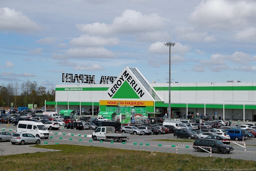 Вход в масках и перчатках: в регионе заработали непродовольственные магазины (фото)